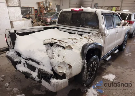 2023 Nissan Frontier Pro-4X 4X4 z USA, uszkodzony, nr VIN 1N6ED1EK1PN629965